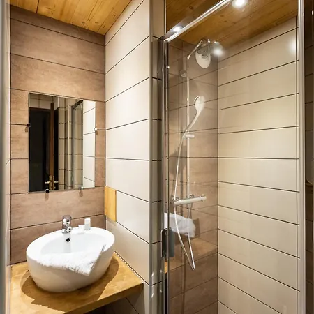 Val 2400 Hotel apartamentowy 4*