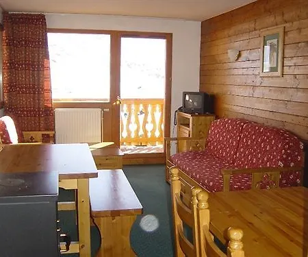 Val 2400 Hotel apartamentowy 4*