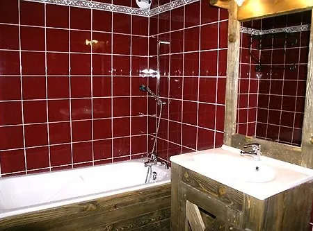 Val 2400 Hotel apartamentowy 4*