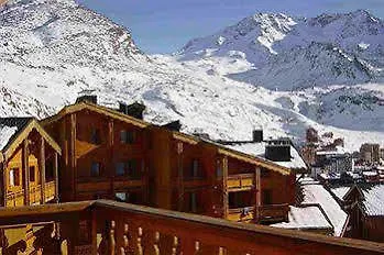 Hotel apartamentowy Val 2400 4*